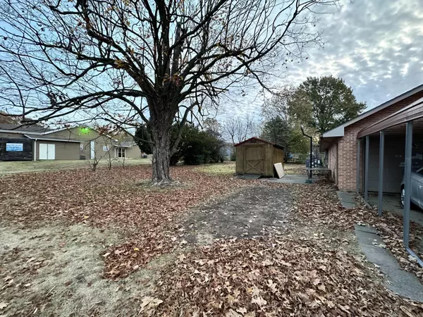 Aurora, MO 65605,301 E Walnut ST