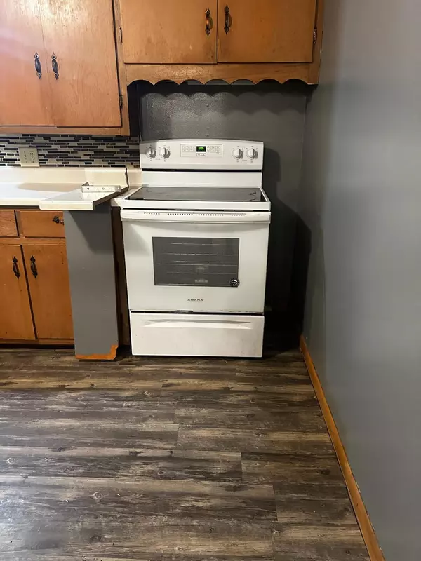Aurora, MO 65605,220 S Oak AVE