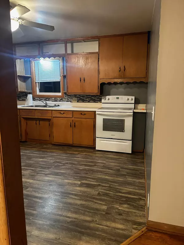 Aurora, MO 65605,220 S Oak AVE
