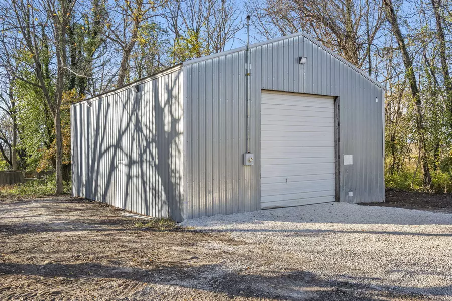 2049 N Eldon AVE, Springfield, MO 65803