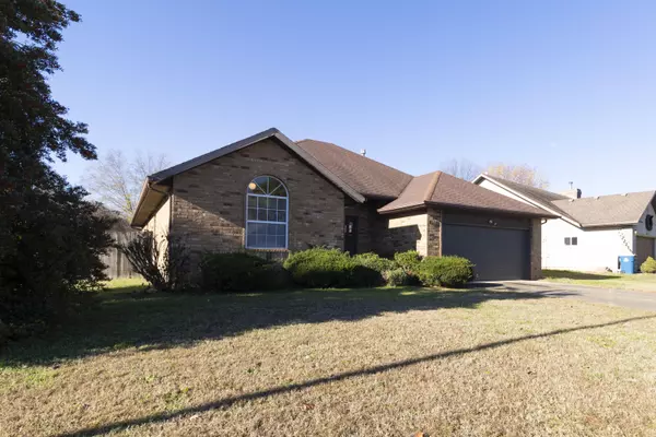 762 S Hemlock AVE, Springfield, MO 65802