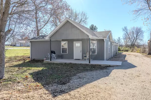 538 W Mack RD, Seymour, MO 65746