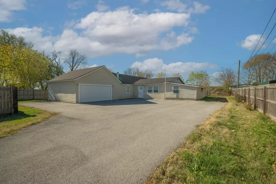 3197 S Grand AVE, Carthage, MO 64836