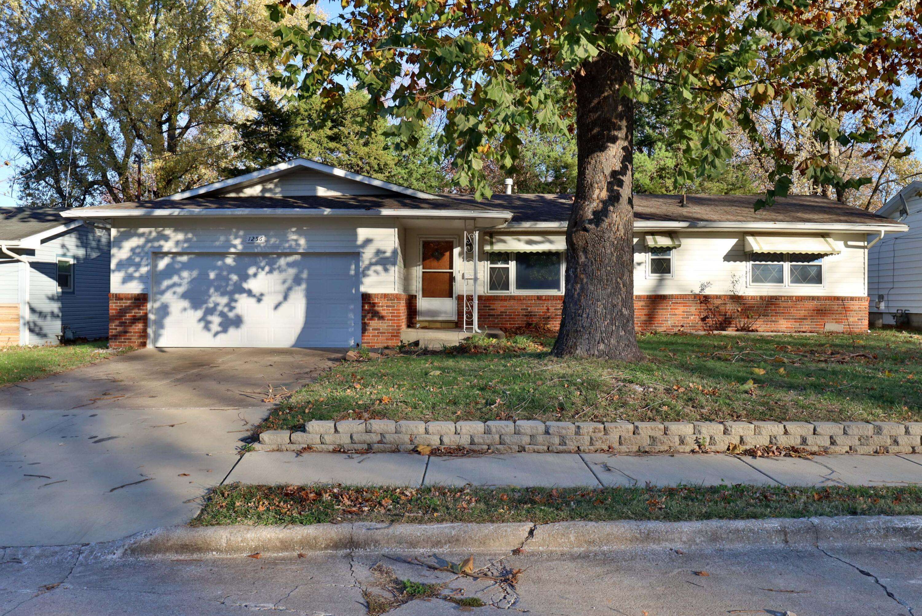 1256 S Prince LN, Springfield, MO 65804
