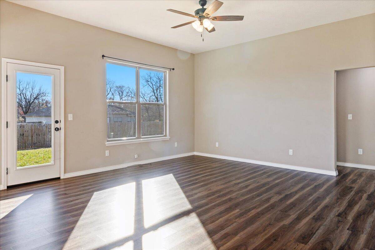 Strafford, MO 65757,102 E Seminole ST