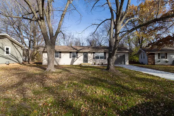 2517 E Pine Grove PL, Springfield, MO 65804