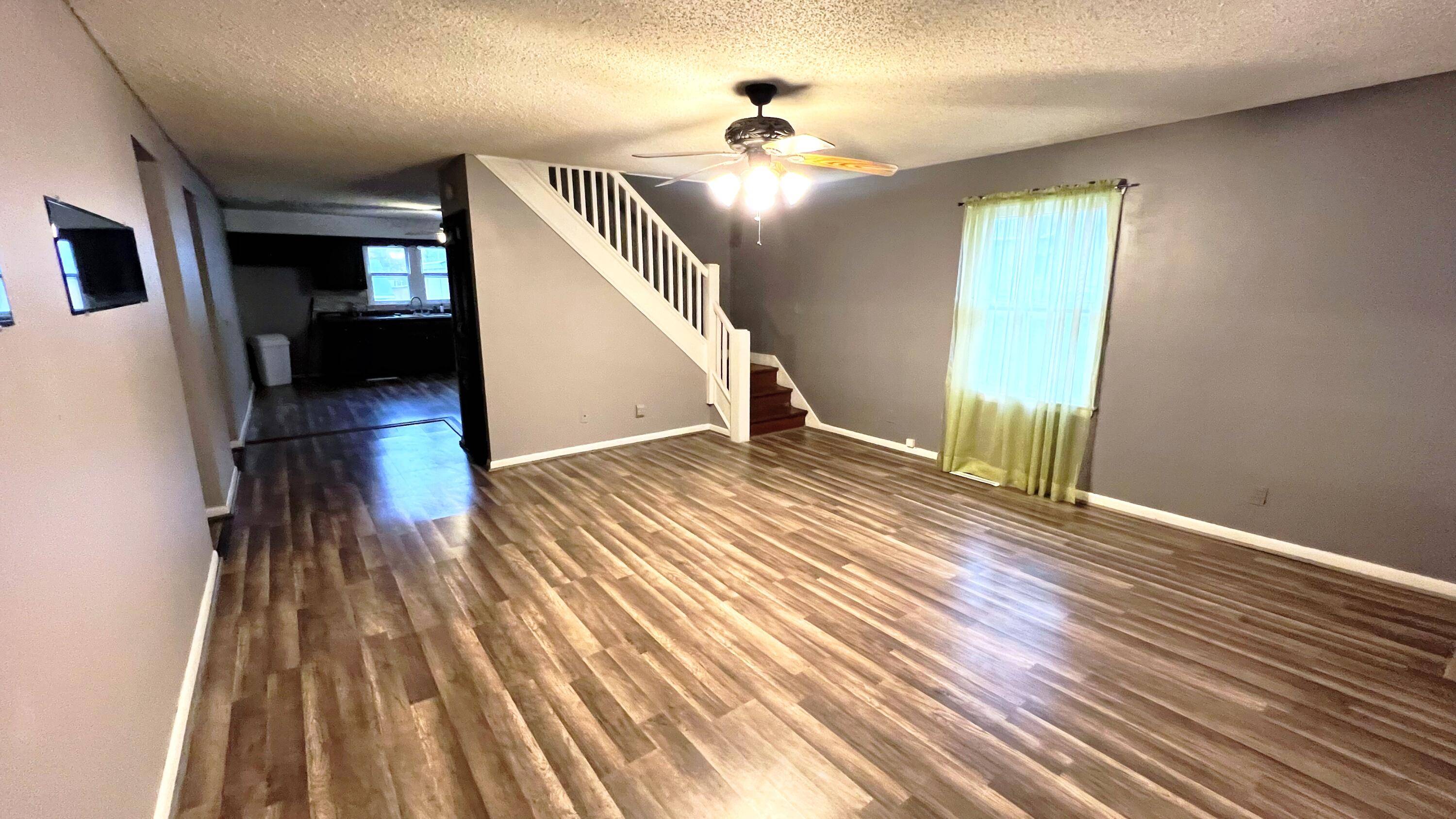 Monett, MO 65708,542 W Logan ST