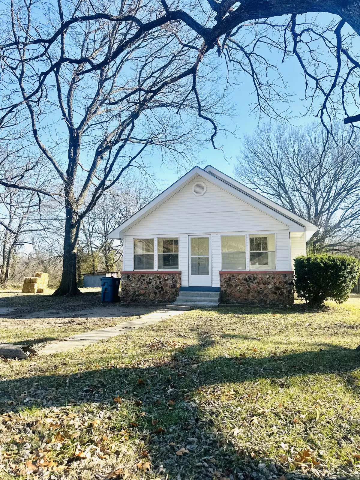 Neosho, MO 64850,1605 Old Scenic DR