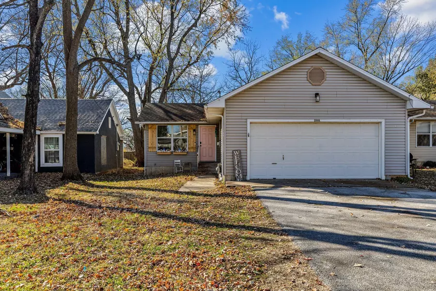 208 E Robberson ST, Willard, MO 65781