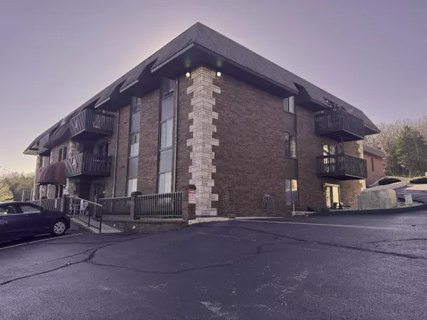 Hollister, MO 65672,180 Wilshire DR #88