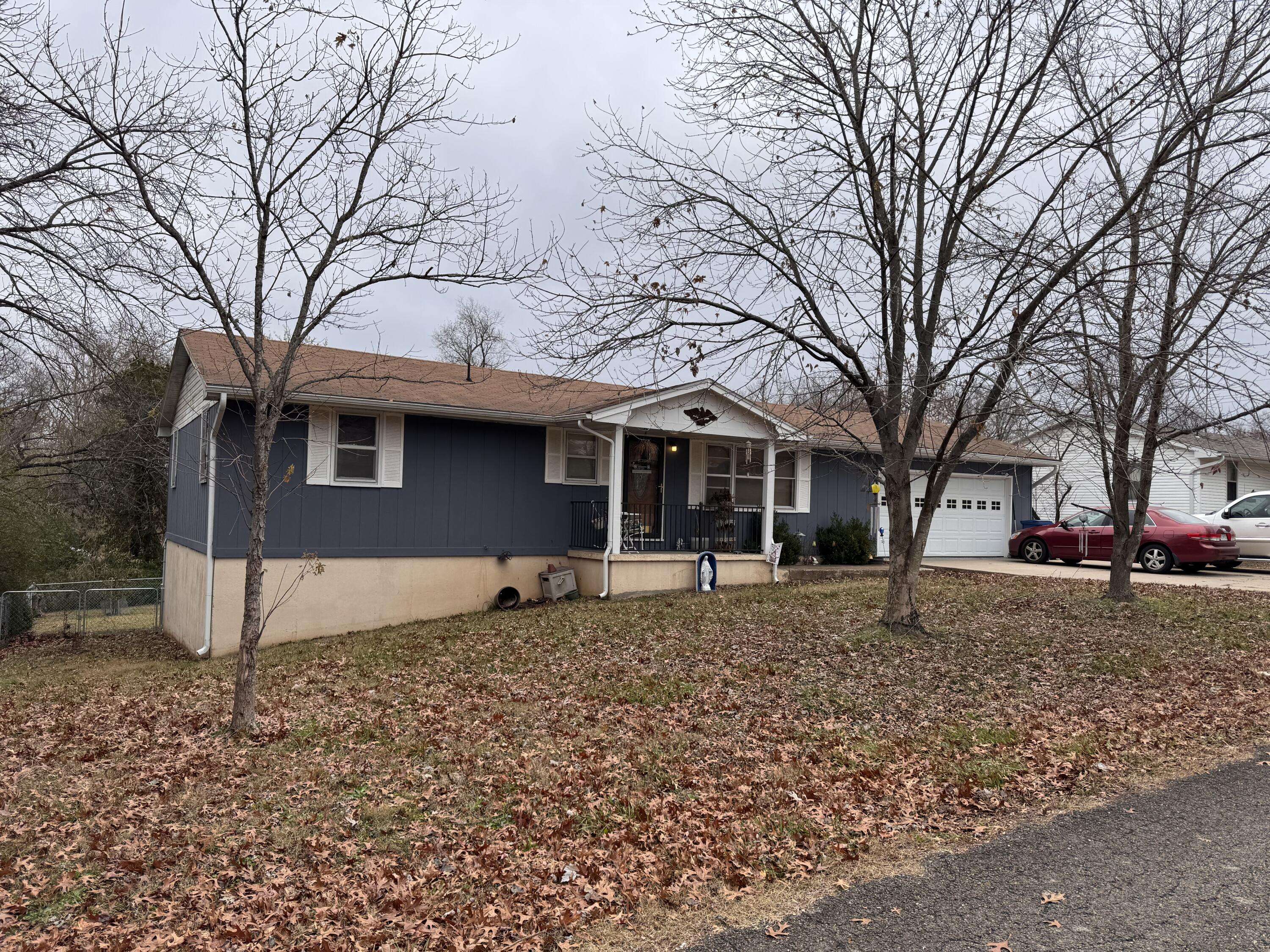 130 Greenbrier DR, Hollister, MO 65672