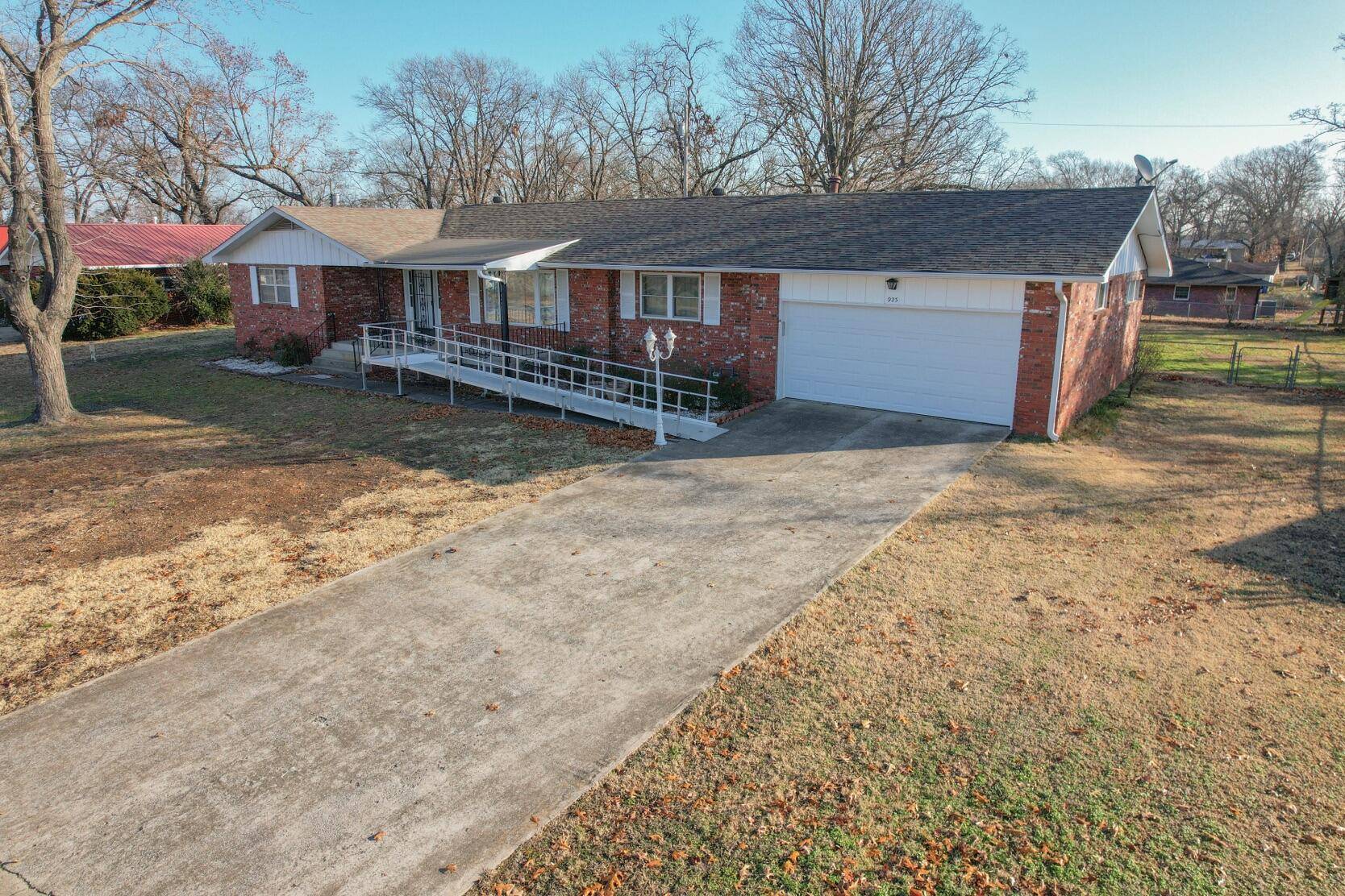 Seneca, MO 64865,923 Warnall CIR