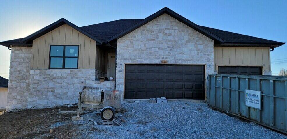821 S Silverwood LN, Nixa, MO 65714