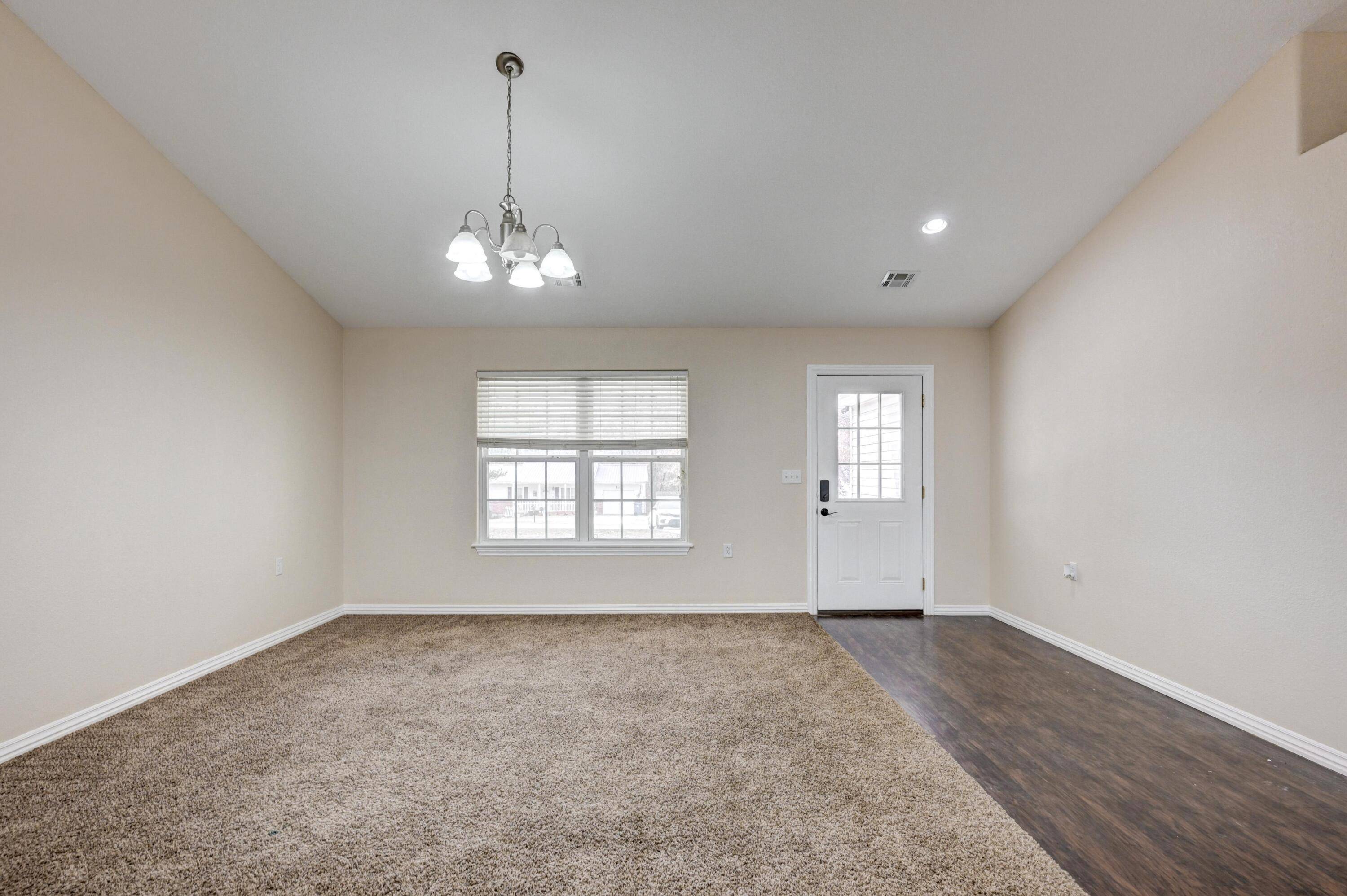 Neosho, MO 64850,1303 Cash ST