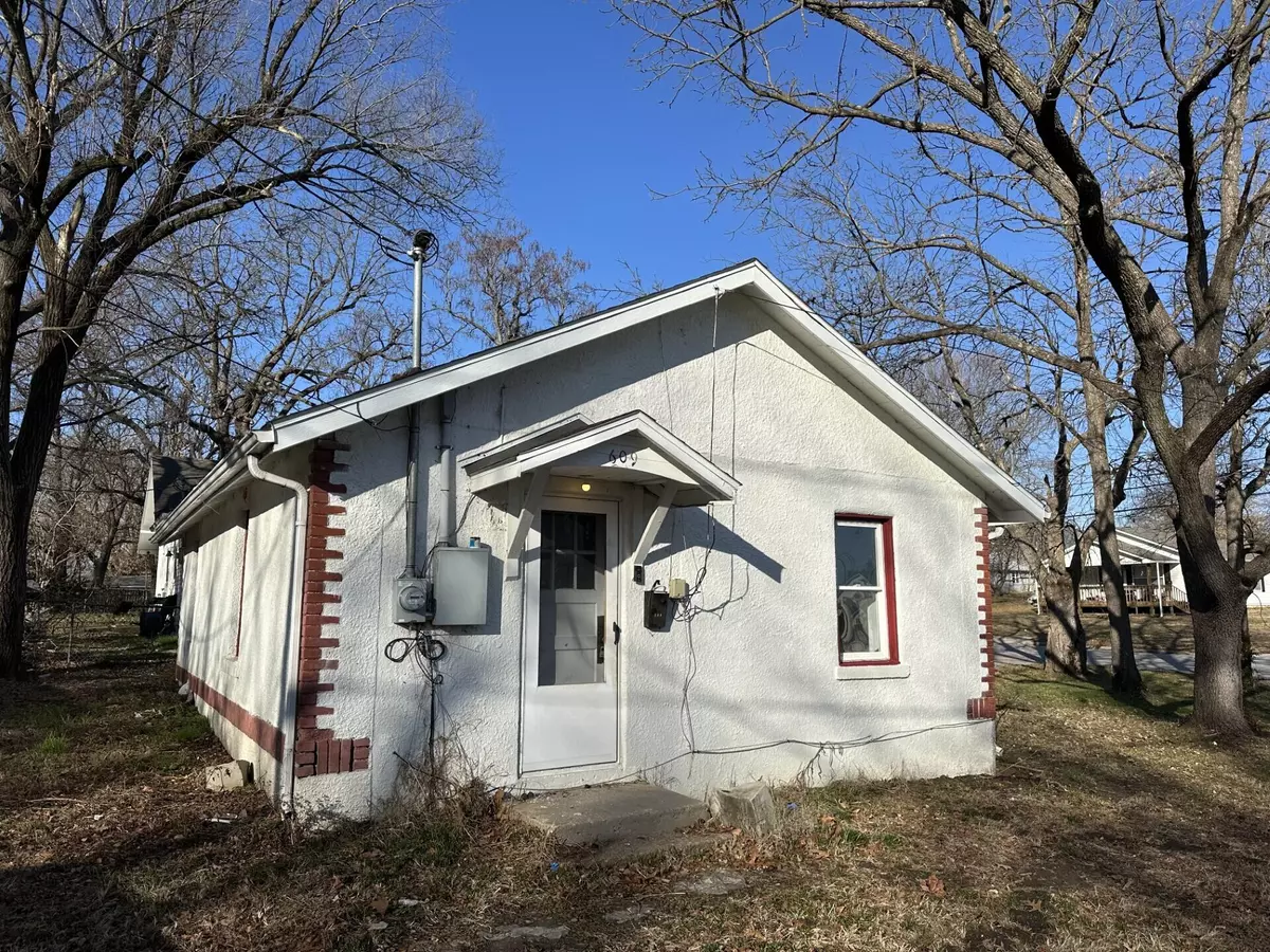 Bolivar, MO 65613,609 S Chicago PL