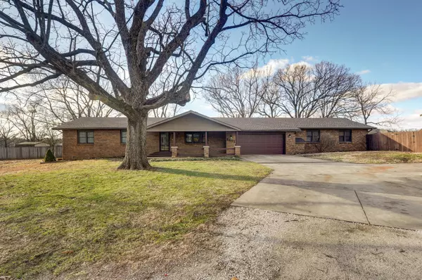 4471 W Weaver RD, Battlefield, MO 65619