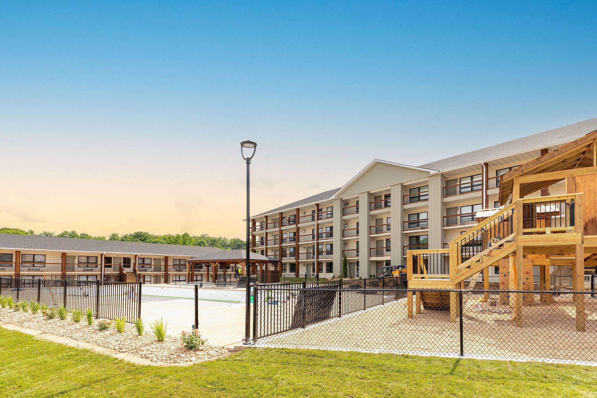 Branson, MO 65616,403 Veterans BLVD #305 (F19)