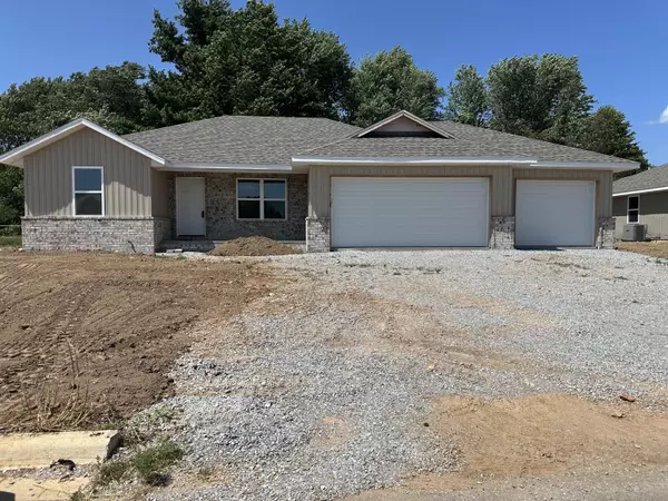 40 Whitley LN, Monett, MO 65708