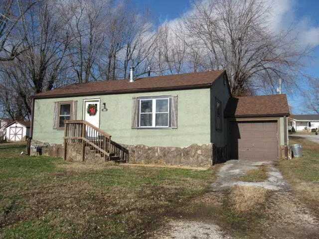 200 W Pennsylvania AVE, Mansfield, MO 65704