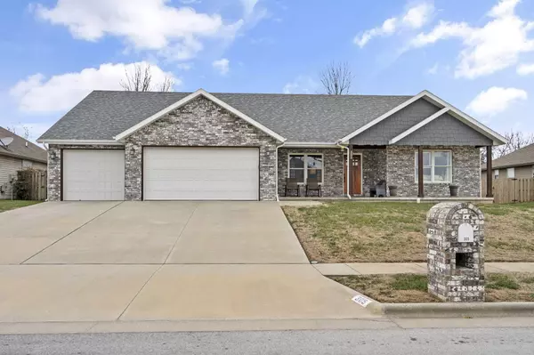 305 W Meadowgate DR, Springfield, MO 65803