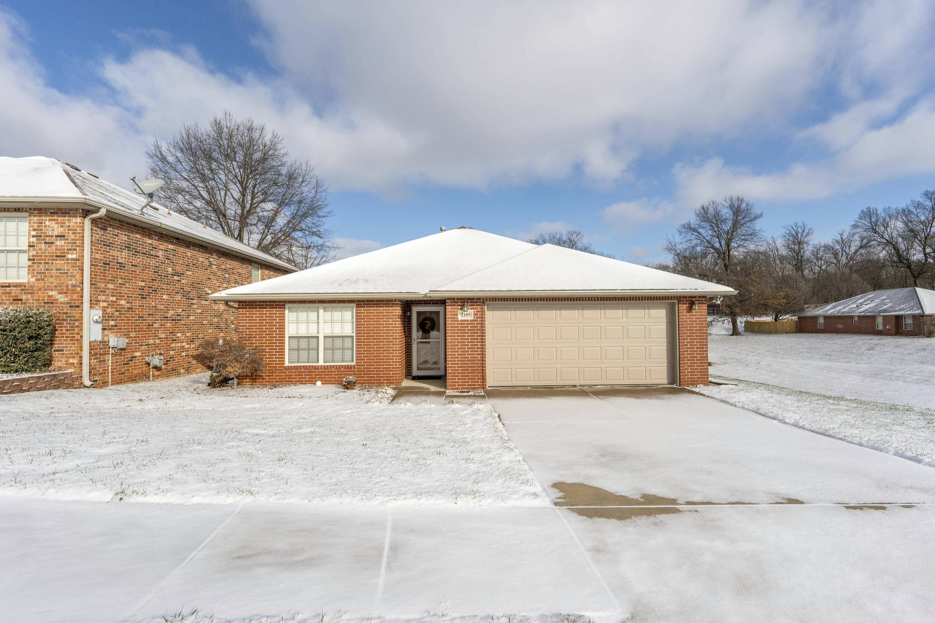 2105 W Swallow ST, Springfield, MO 65810