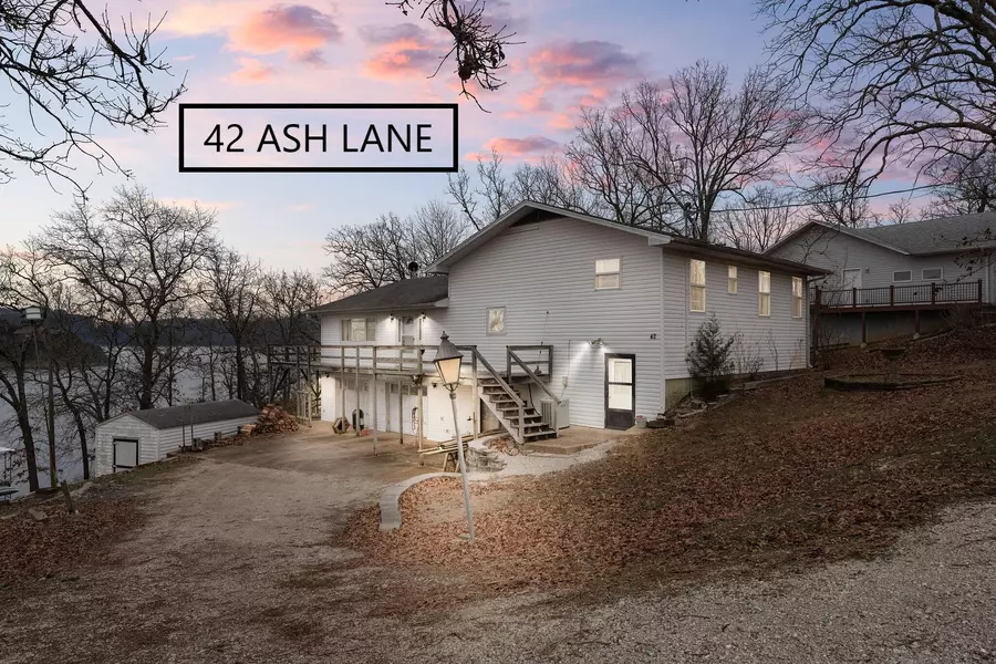 42 Ash LN, Kimberling City, MO 65686