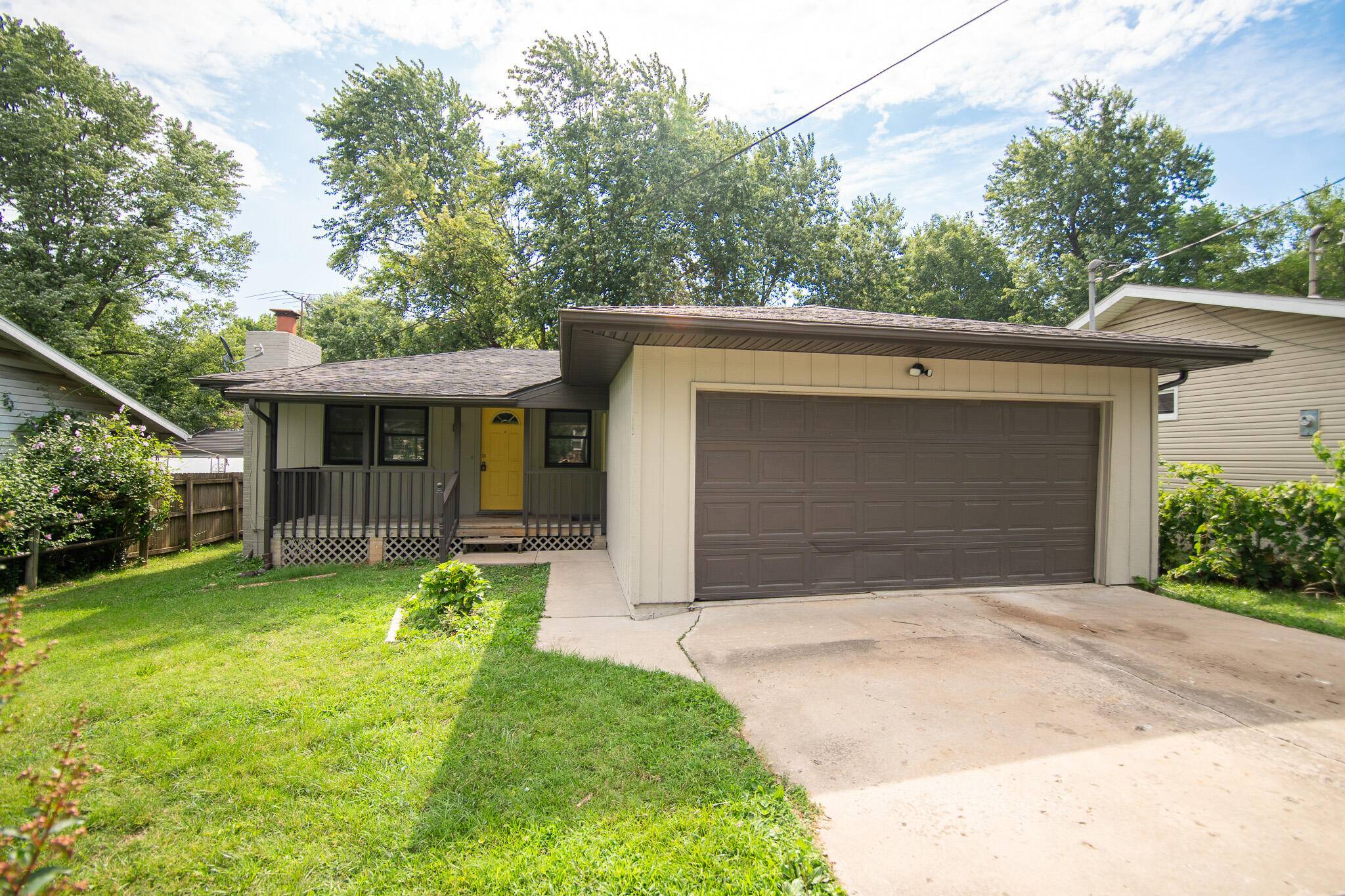 2714 N Howard AVE, Springfield, MO 65803