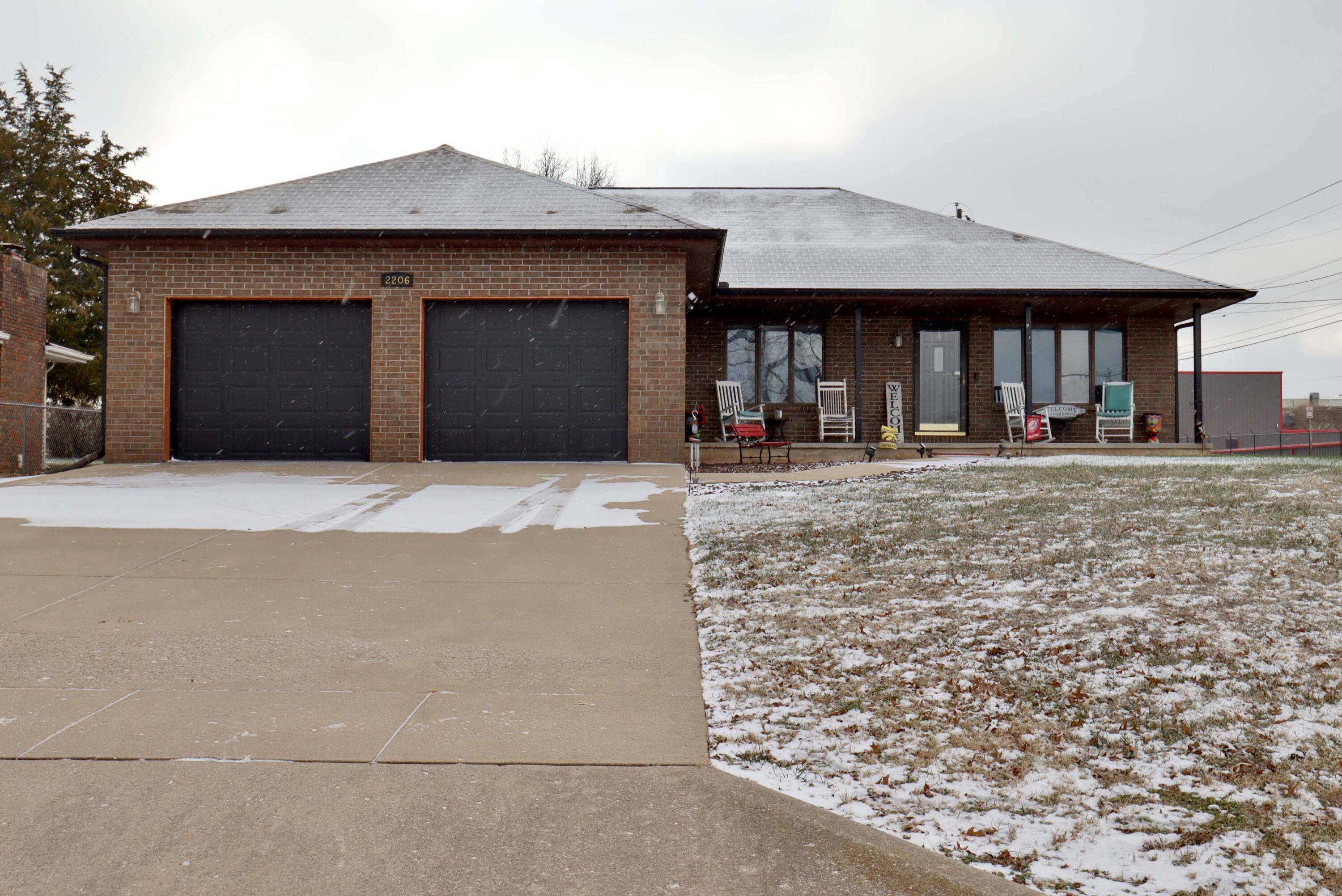 2206 E Parkwood ST, Springfield, MO 65803
