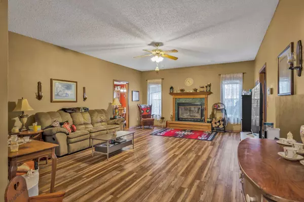 Carl Junction, MO 64834,212 Rocky LN