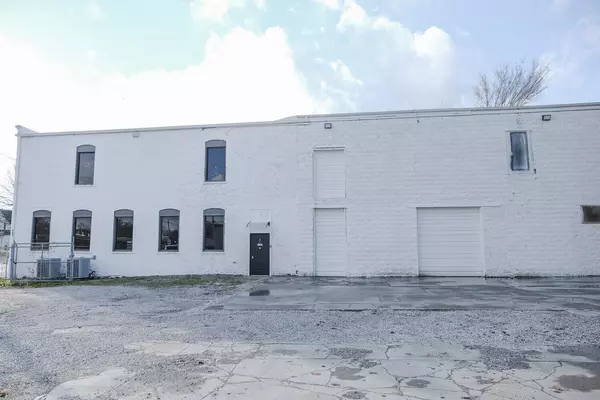 909 W Commercial ST, Springfield, MO 65803