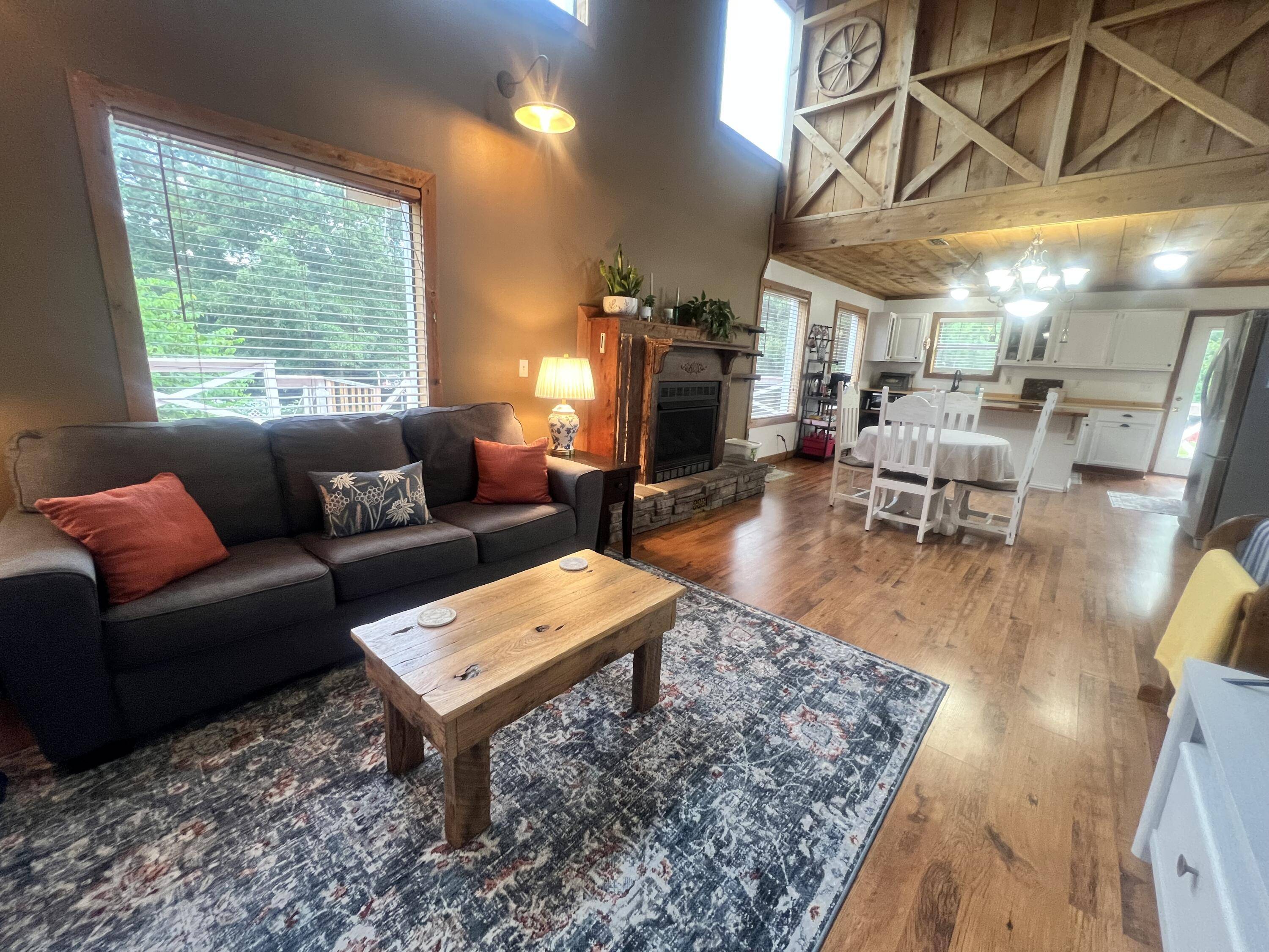 Thayer, MO 65791,405 Private Road 63-106