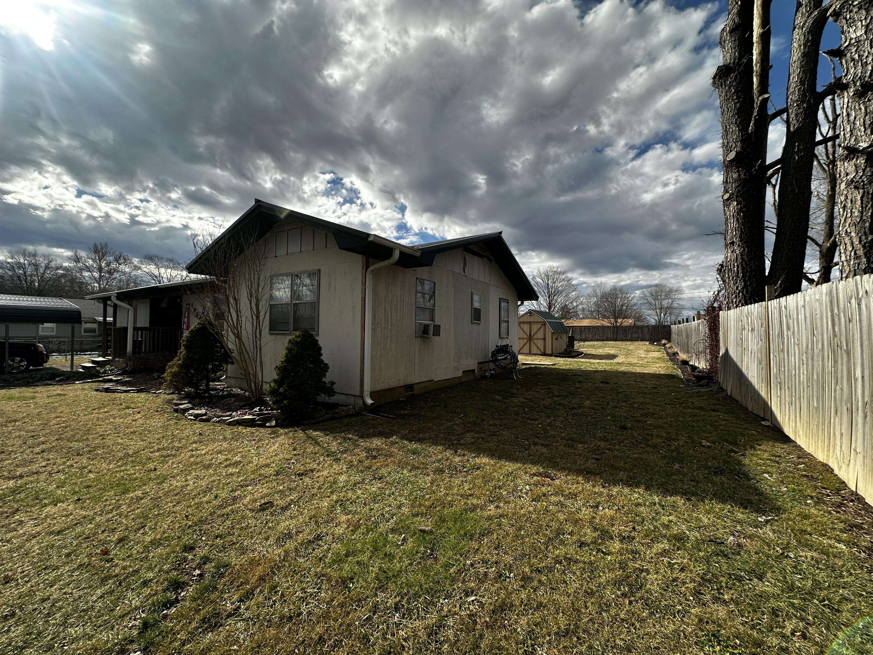 West Plains, MO 65775,1933 Lynn Drive