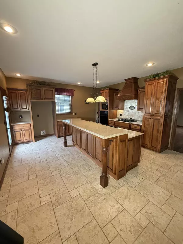 Aurora, MO 65605,18252 Lawrence 2187