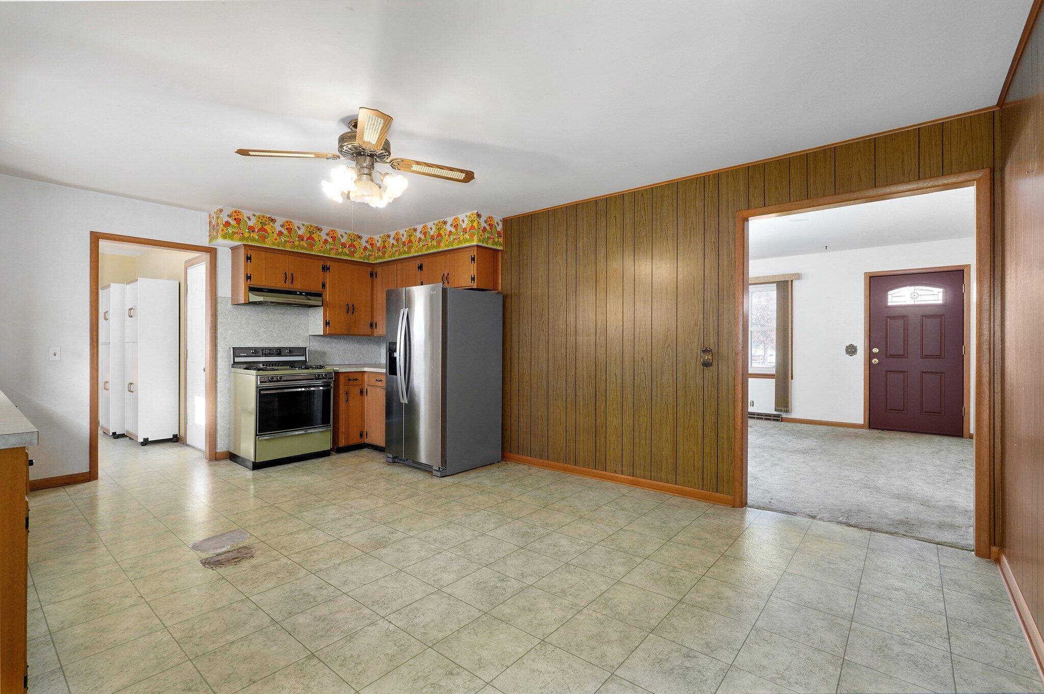 Mt Vernon, MO 65712,604 W Division ST