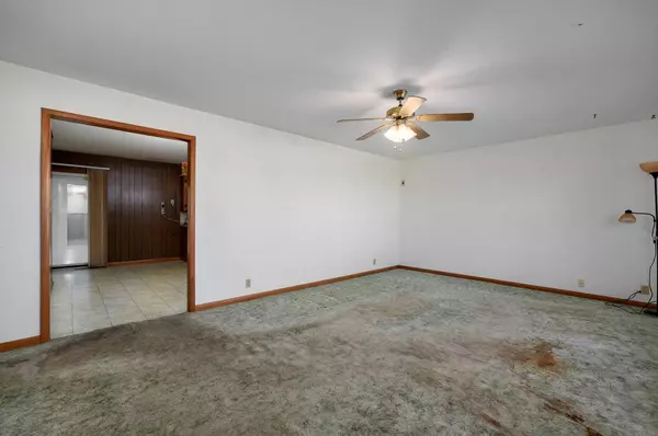 Mt Vernon, MO 65712,604 W Division ST