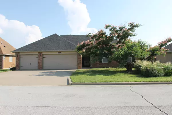816 E Roubidoux ST, Nixa, MO 65714