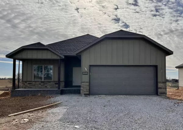 2500 W Goldfinch DR, Ozark, MO 65721