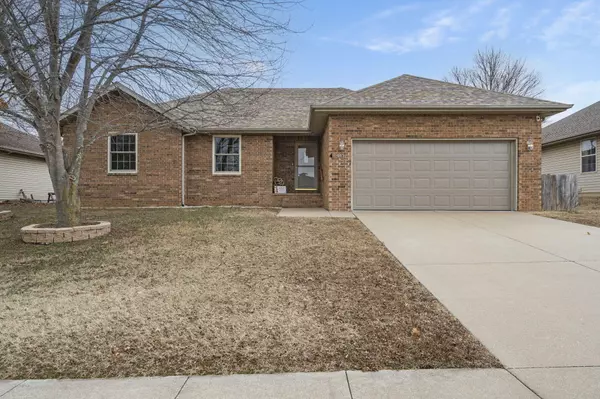 993 Glen Oaks DR, Nixa, MO 65714
