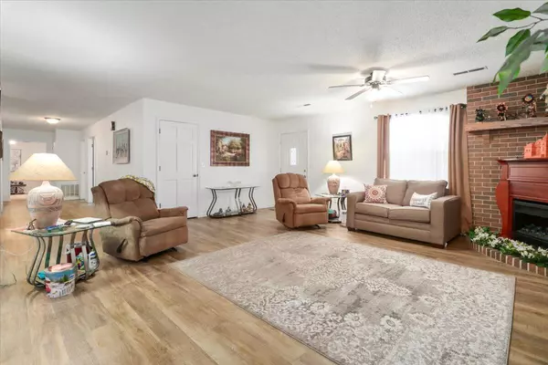 West Plains, MO 65775,1901 Catalina DR
