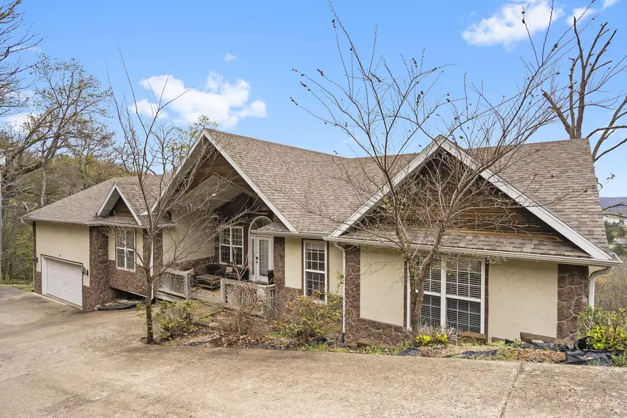 10 Greenview DR, Kimberling City, MO 65686