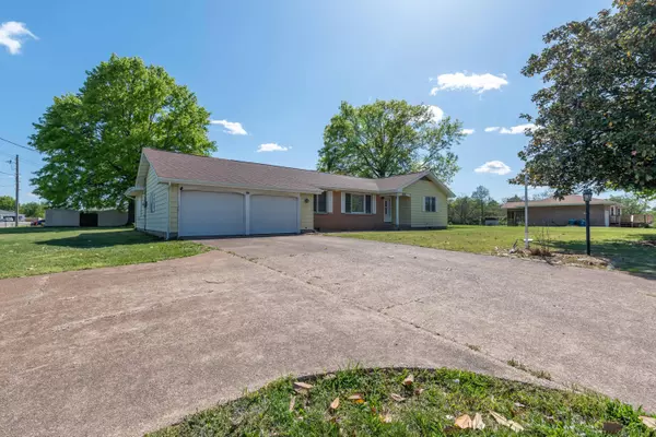 Hollister, MO 65672,976 Evergreen AVE