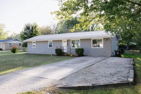 Marshfield, MO 65706,221 Sunshine ST