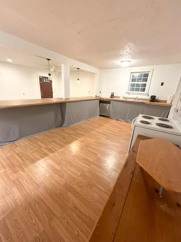 Walnut Grove, MO 65770,121 N Washington ST