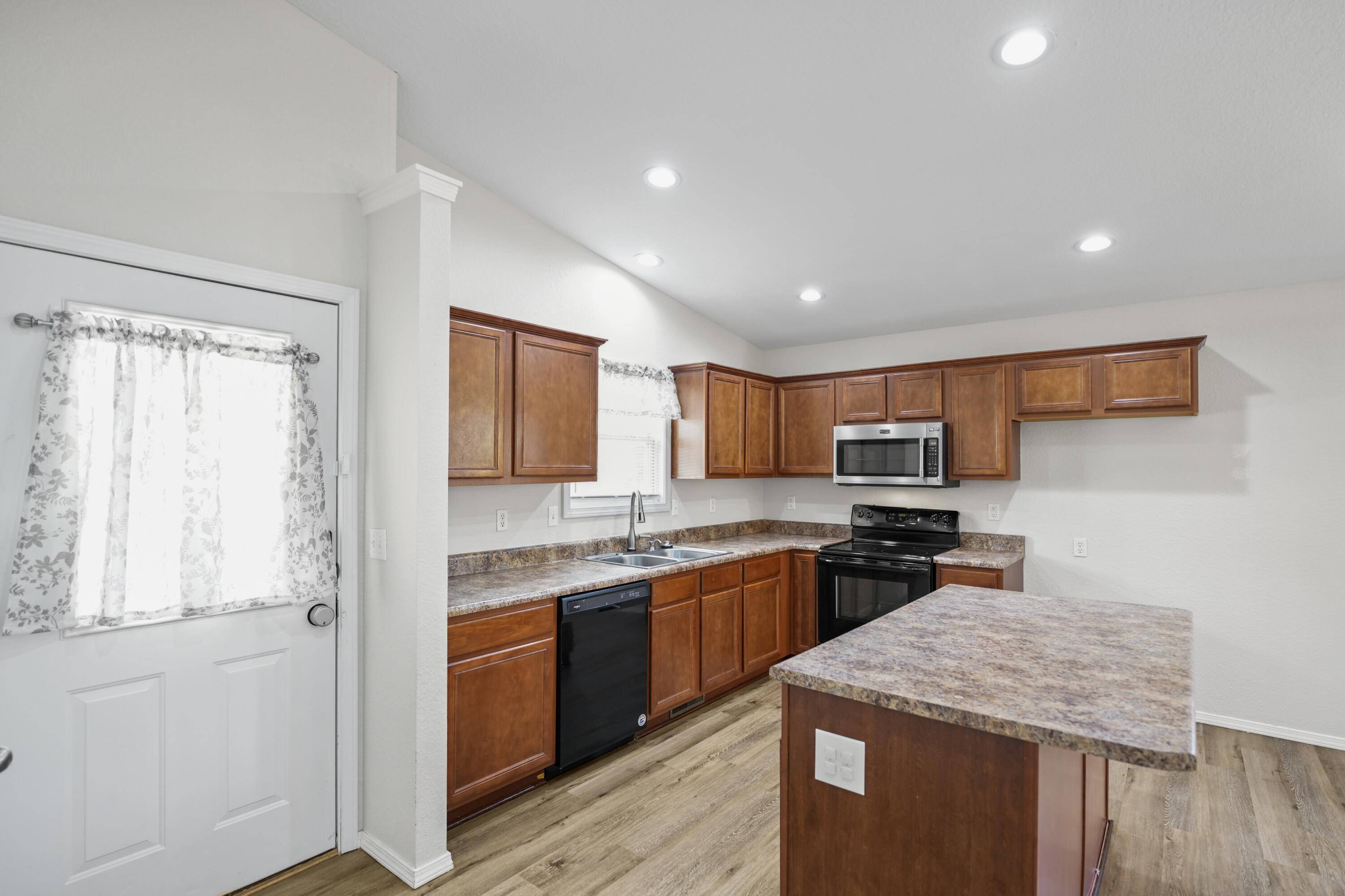 Forsyth, MO 65653,330 Eagle DR