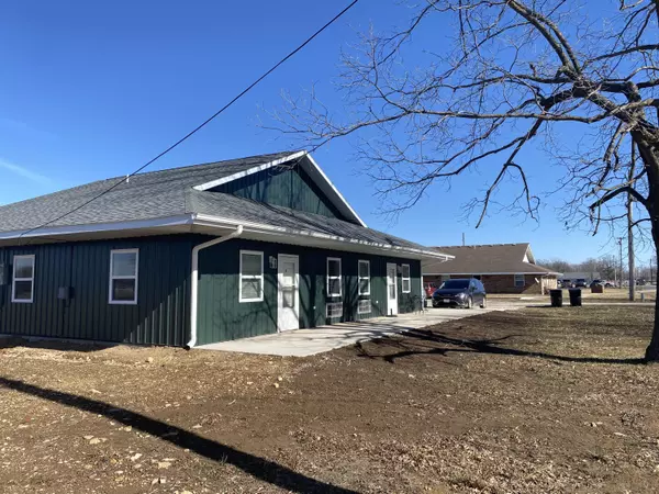 Seymour, MO 65746,885 W Thoroughfare ST #1-8