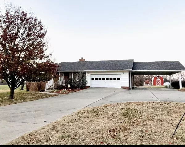 3367 Splitlog RD, Goodman, MO 64843