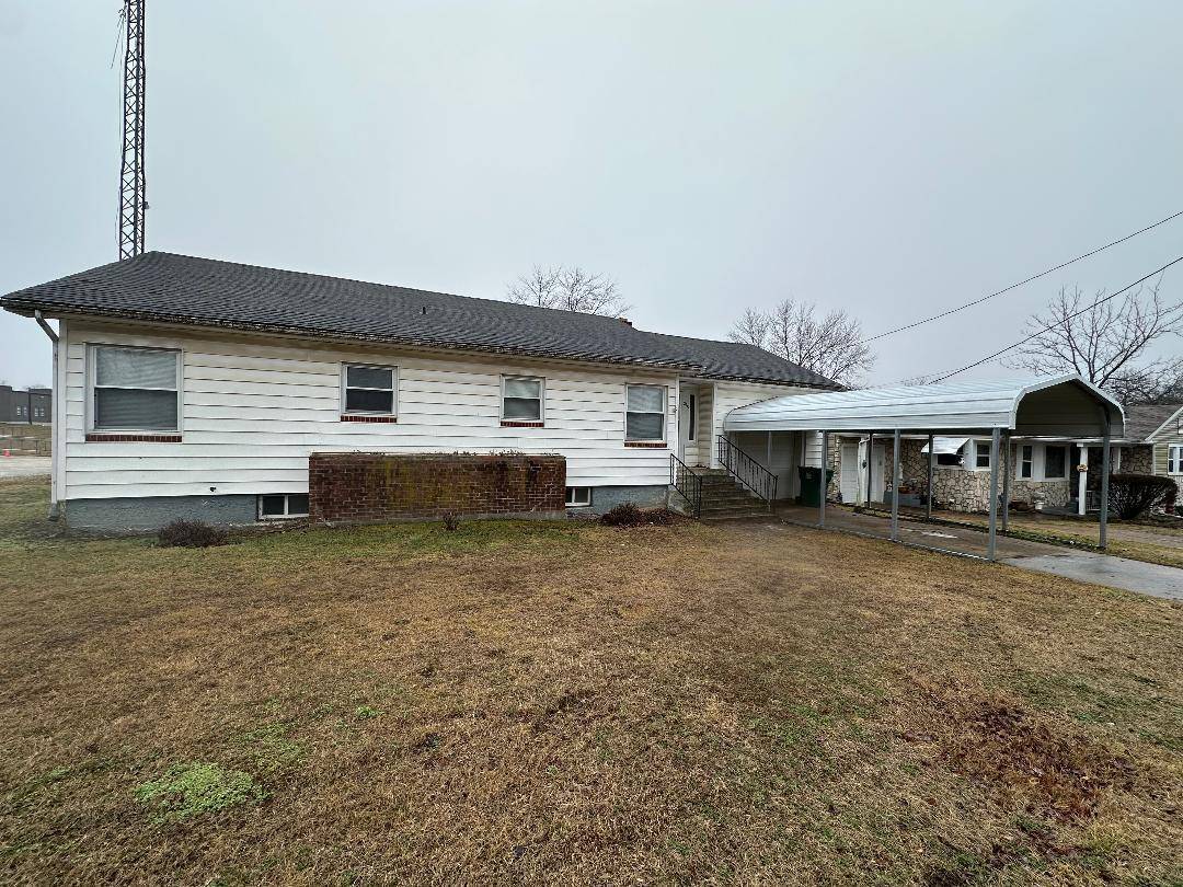 228 E 9th ST, Mountain Grove, MO 65711