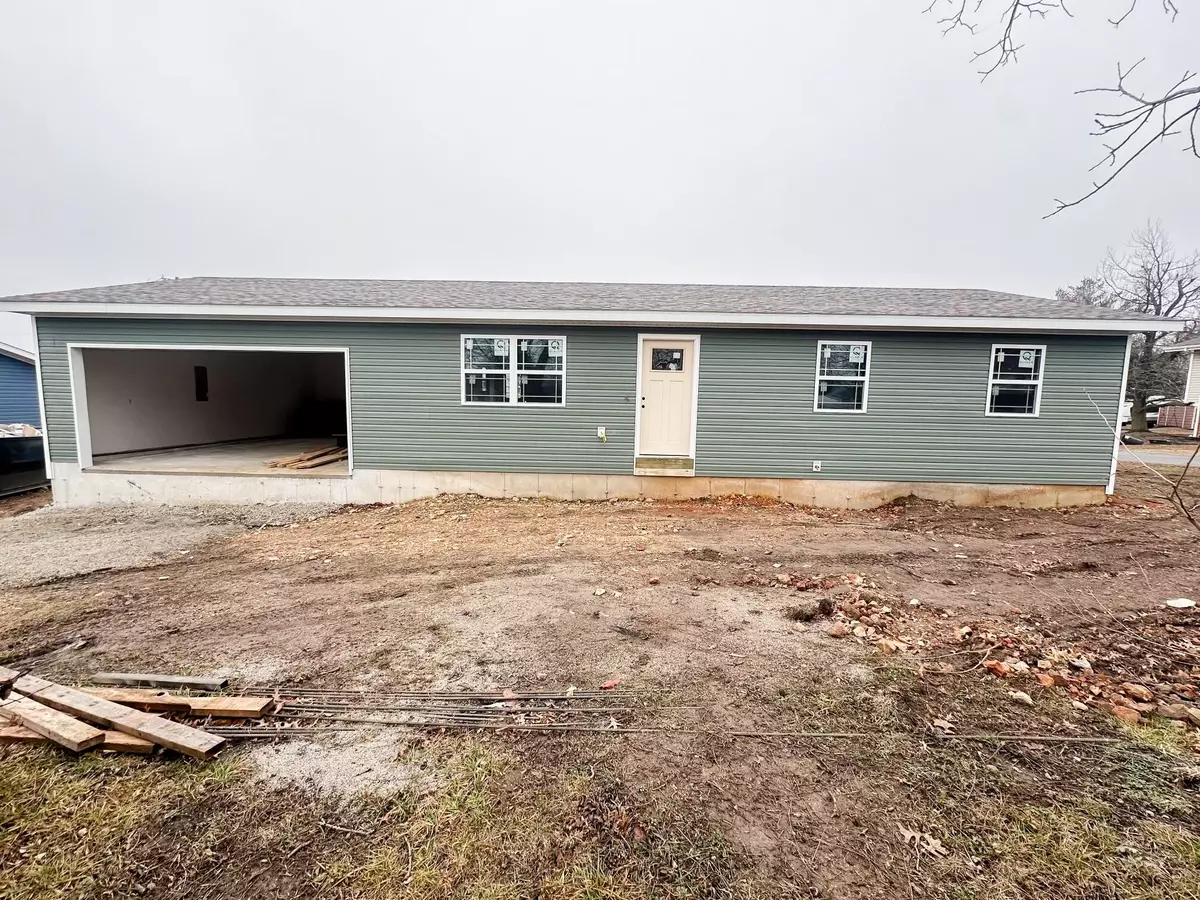 Miller, MO 65707,407 W Adamson ST