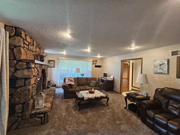 El Dorado Springs, MO 64744,1595 S 175 RD