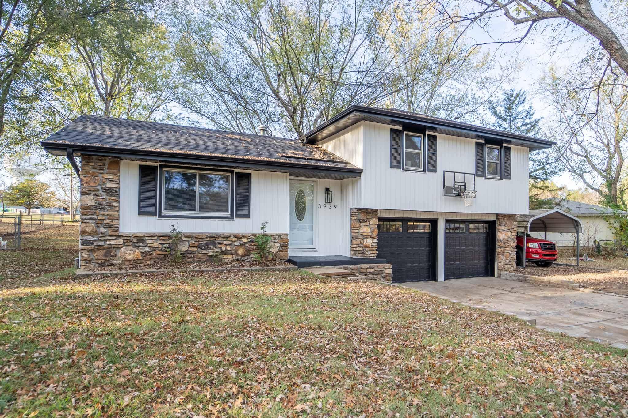 3939 W Gardenia DR, Battlefield, MO 65619